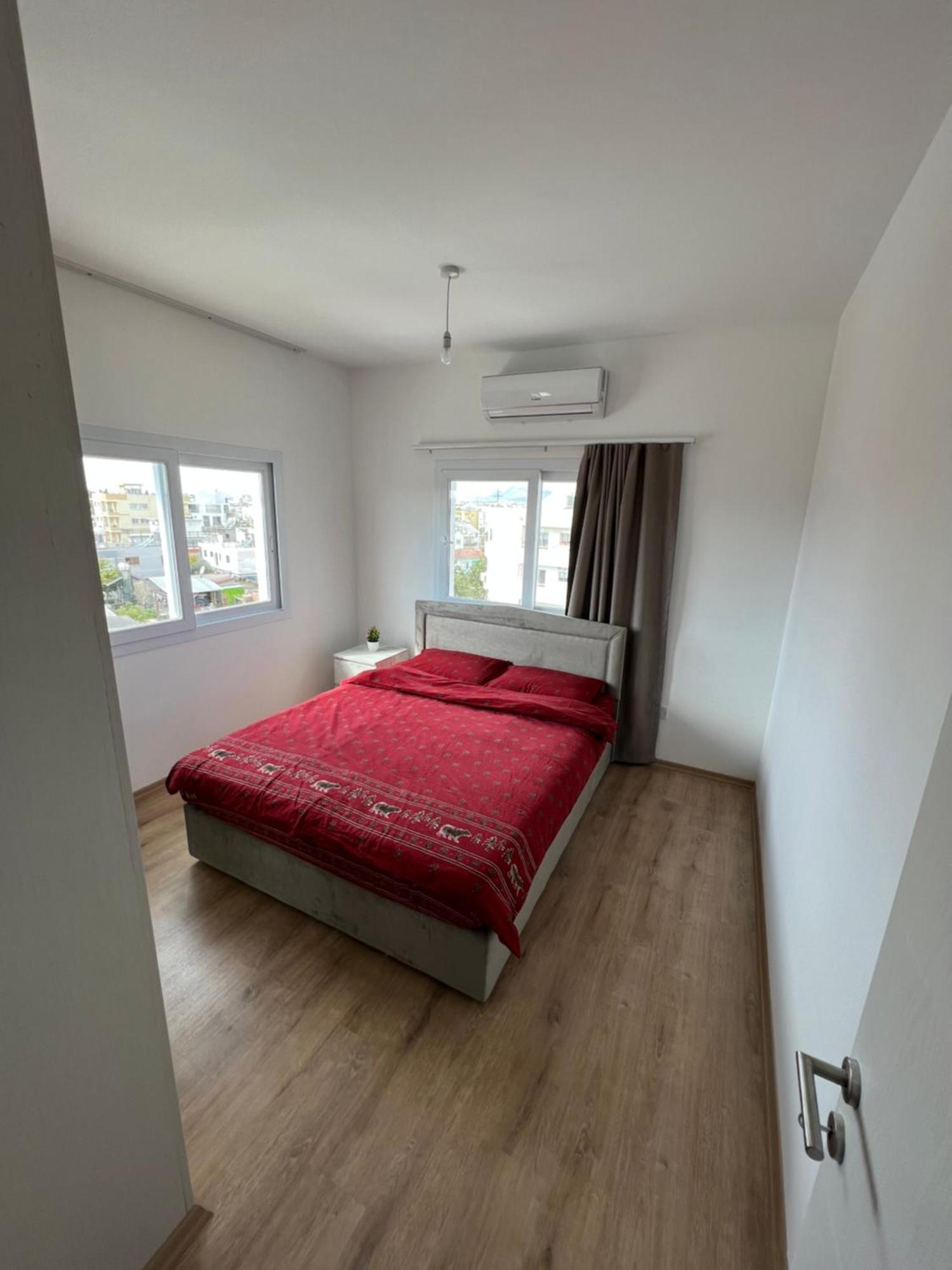 Tetris Apartment Spacious Comfortable 니코시아 객실 사진